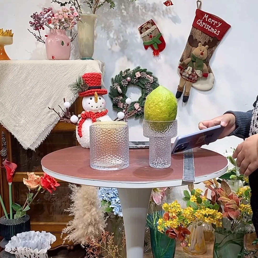 锤纹 两只 玻璃  花瓶