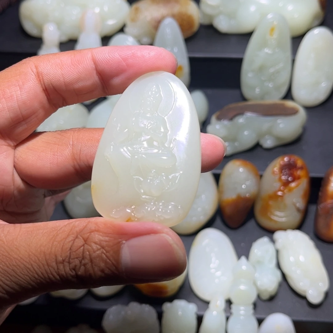 宝***工和田玉未镶嵌颈饰