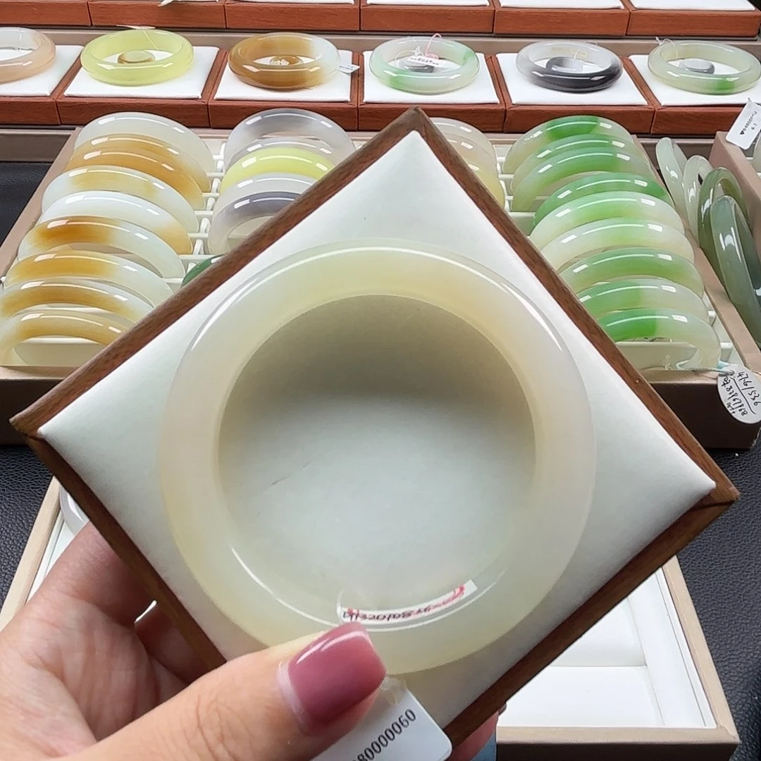 未镶嵌手镯和田玉56