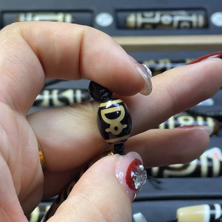 王***王玛瑙/玉髓未镶嵌颈饰