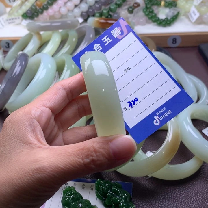 和田玉未镶嵌手镯