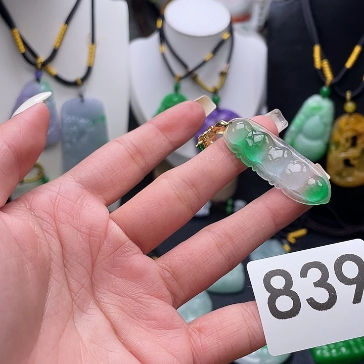 吊坠(赠链)未镶嵌翡翠