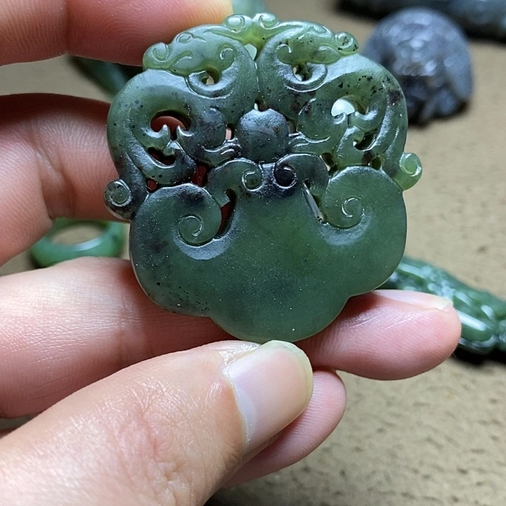 和田玉未镶嵌颈饰