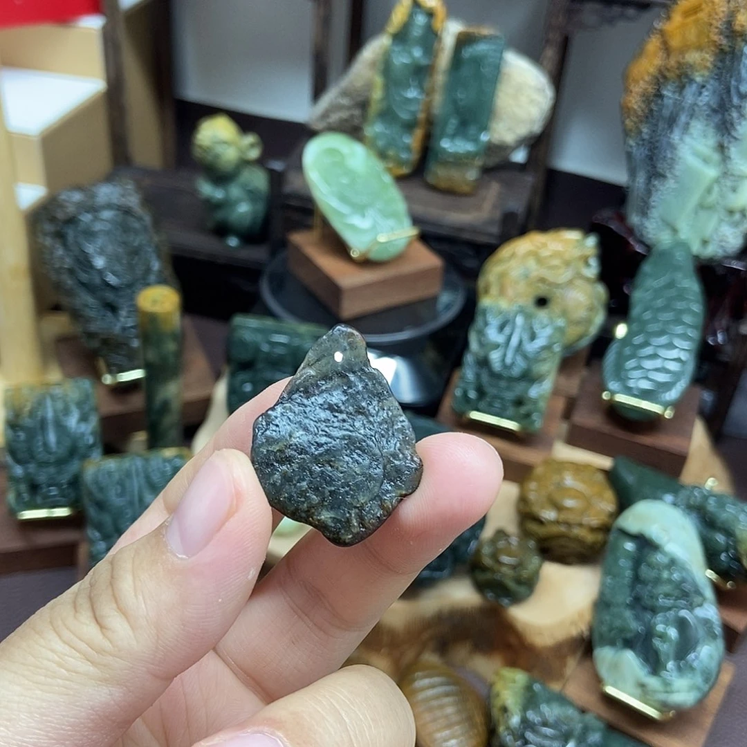 岫岩河磨玉（透闪石质玉）未镶嵌把件