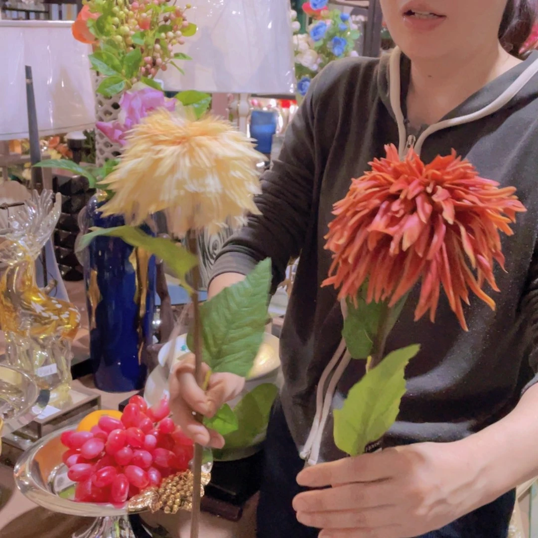 玫**境陶瓷花瓶，仿真绿植。2