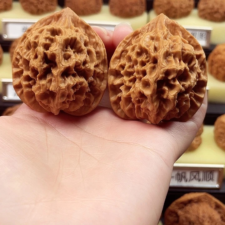 文玩核桃吊坠帝王45尺9081