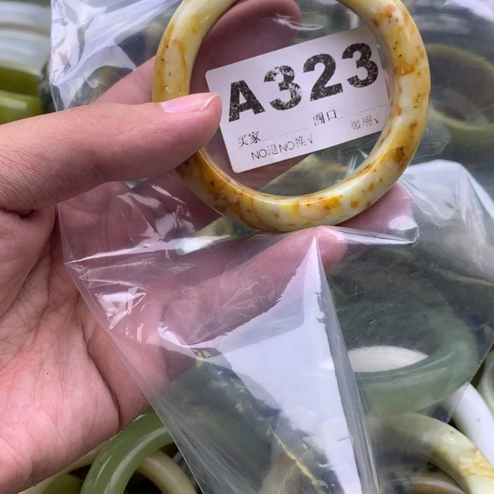 用***8未镶嵌蛇纹石玉手镯