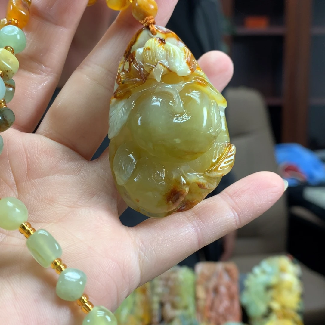 蛇纹石玉未镶嵌颈饰