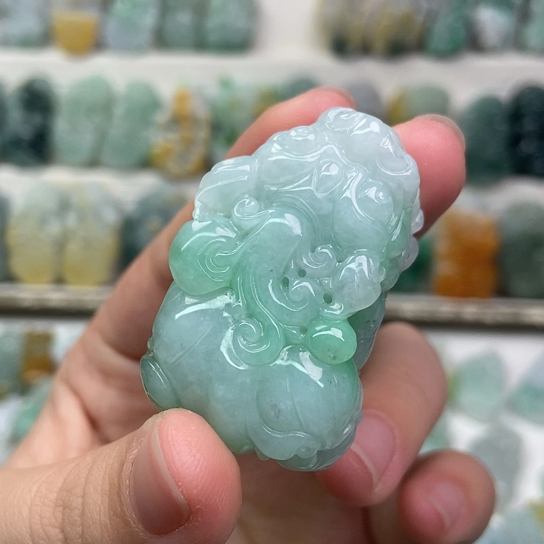 翡翠未镶嵌吊坠(赠链)口含珠