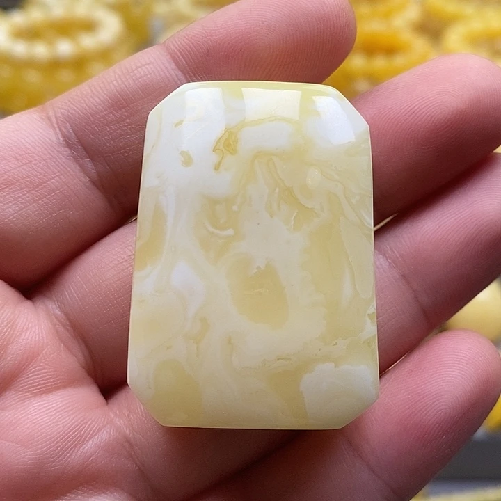 琥珀未镶嵌颈饰吊坠