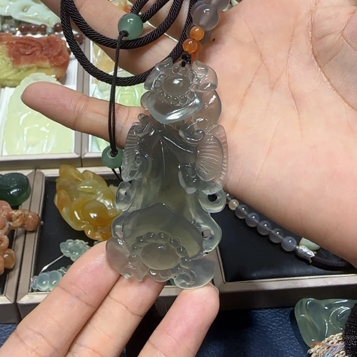 蛇纹石玉未镶嵌吊坠