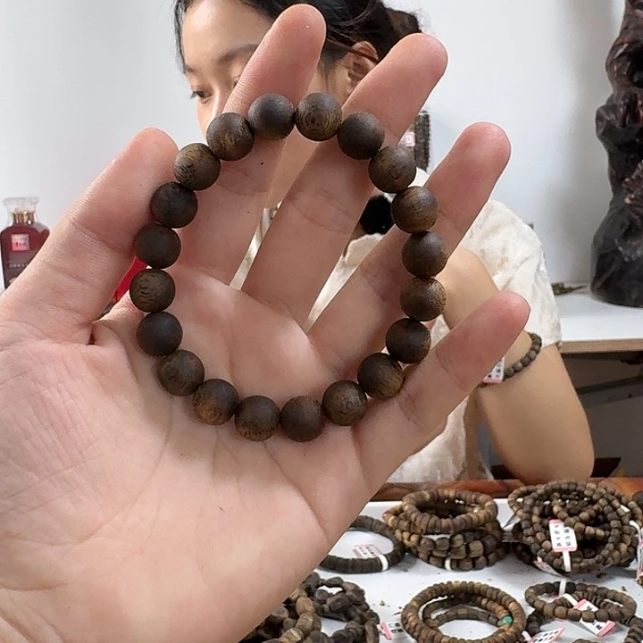 沉香手串透顶绿卡1.0 9克+单圈