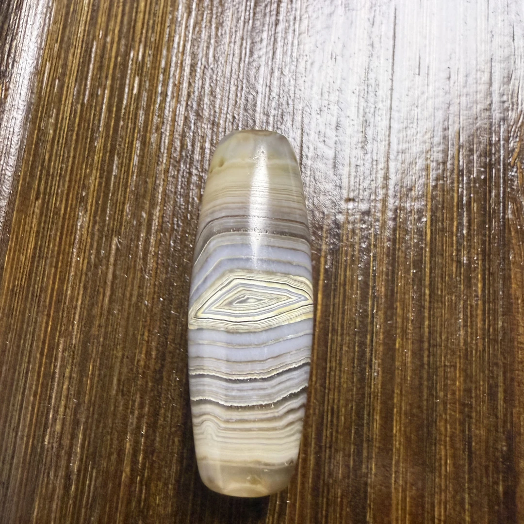 藏系到带缠丝玛瑙