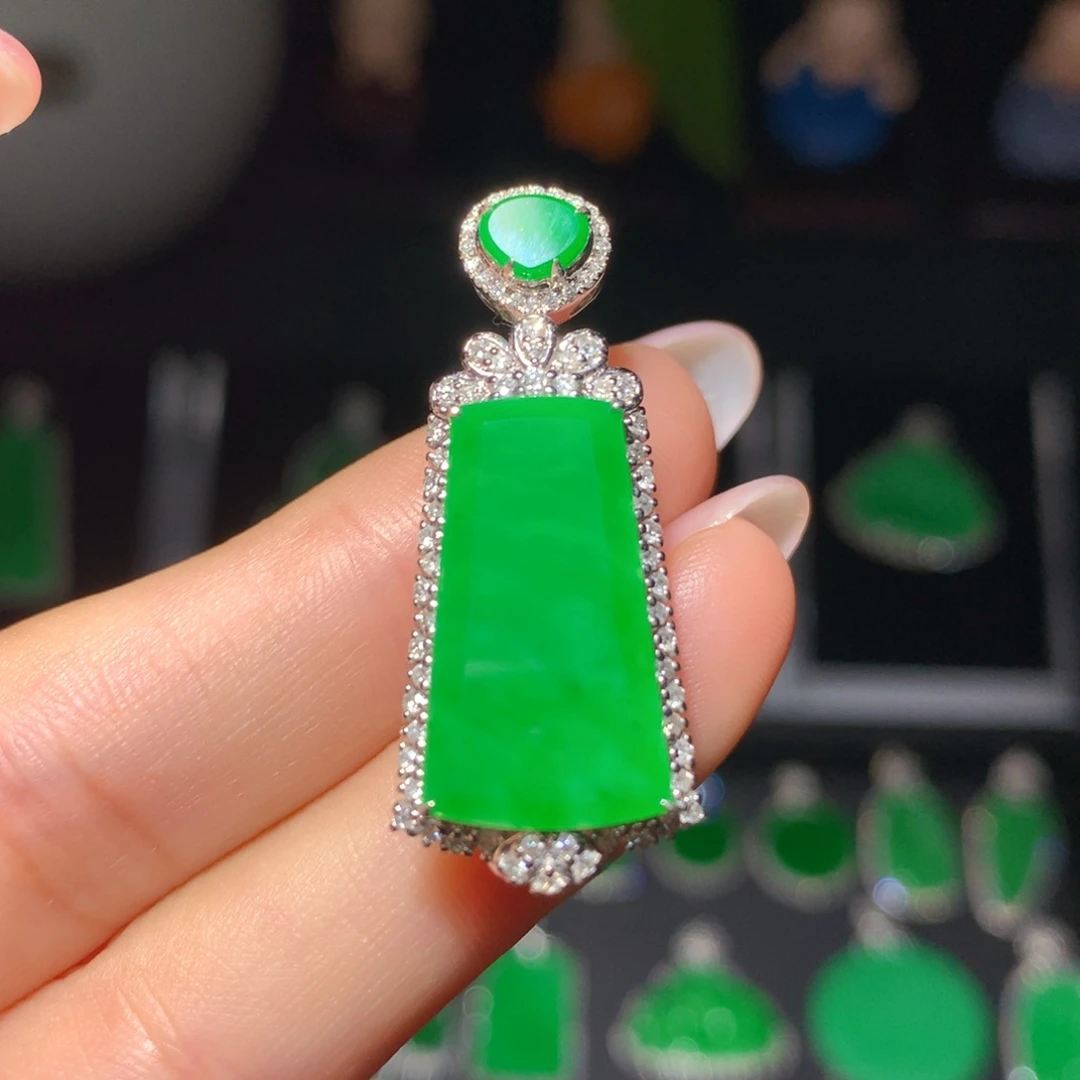 翡翠18K金镶嵌颈饰翡翠