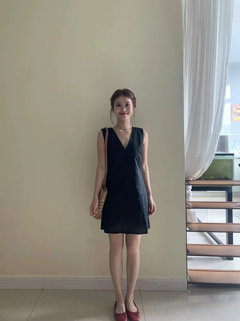 2025春夏新款简约无袖背心连衣裙女宽松显瘦A字裙减龄小个子短裙