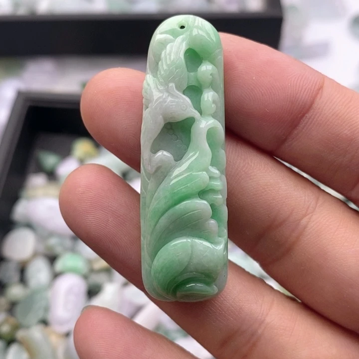 吊坠(不含链)未镶嵌翡翠