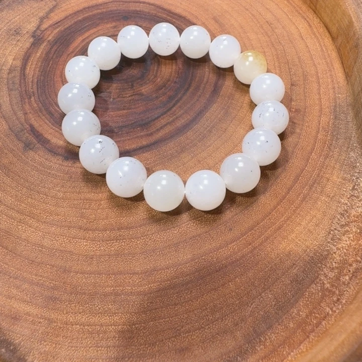 小***鸭和田玉未镶嵌手链