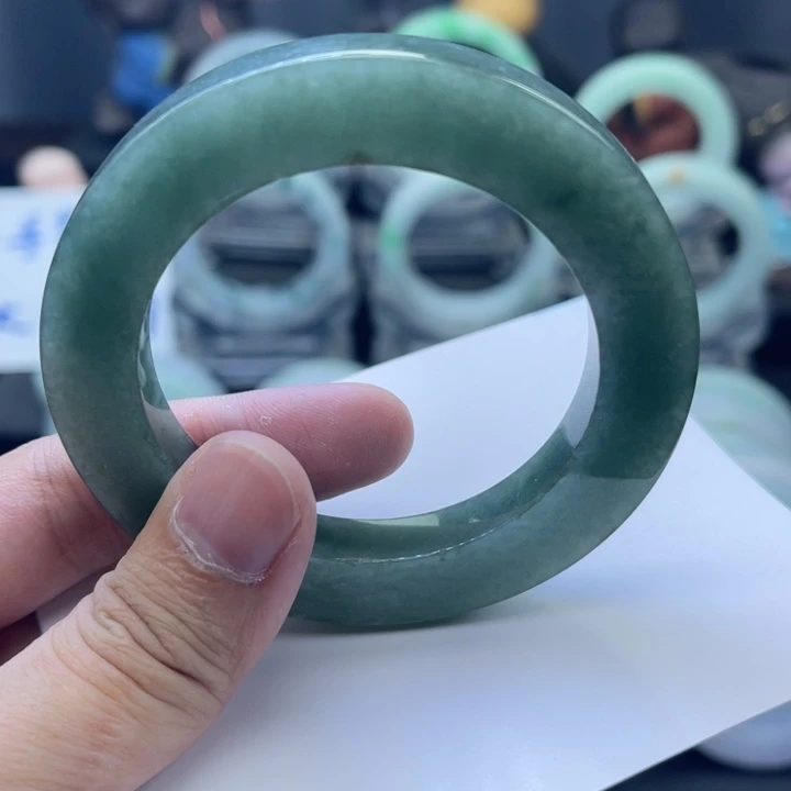 定制翡翠未镶嵌手镯