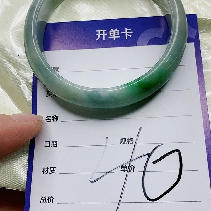 翡翠手镯未镶嵌翡翠