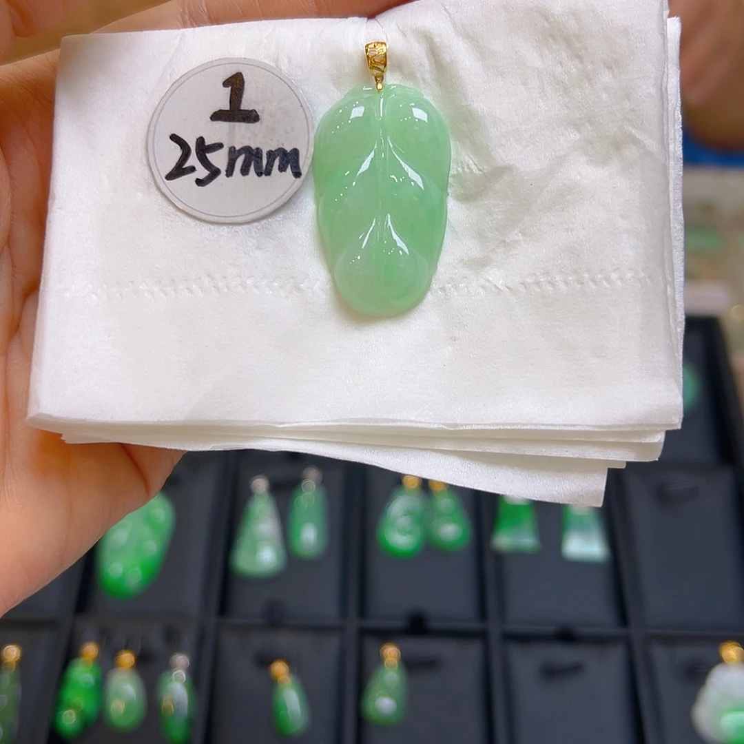 翡翠颈饰18K金镶嵌翡翠