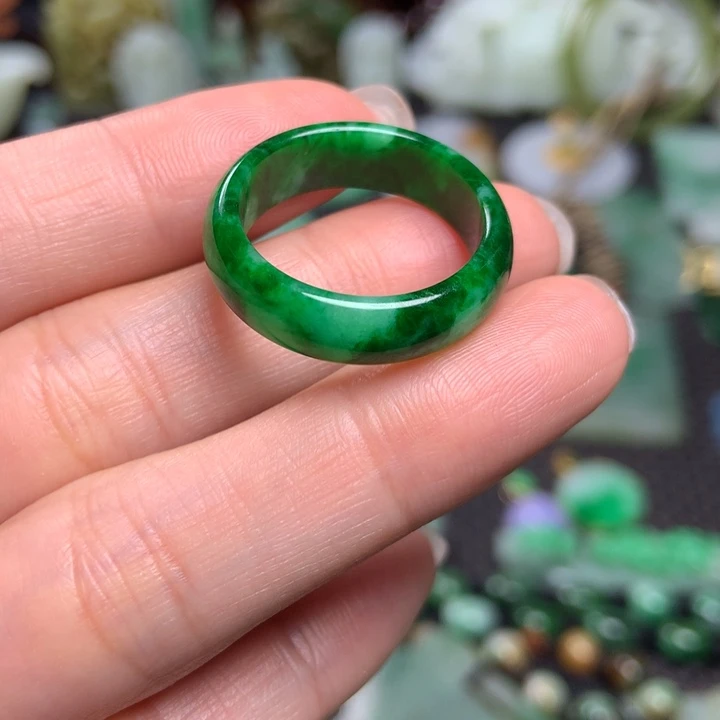 顾***蘭翡翠未镶嵌挂件清