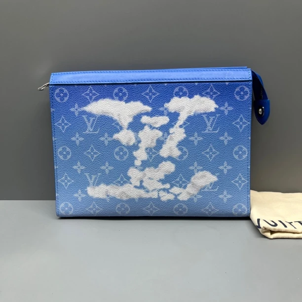 95新 LouisVuitton/路易威登 蓝天白云系列休闲洗漱包 尺寸27*20