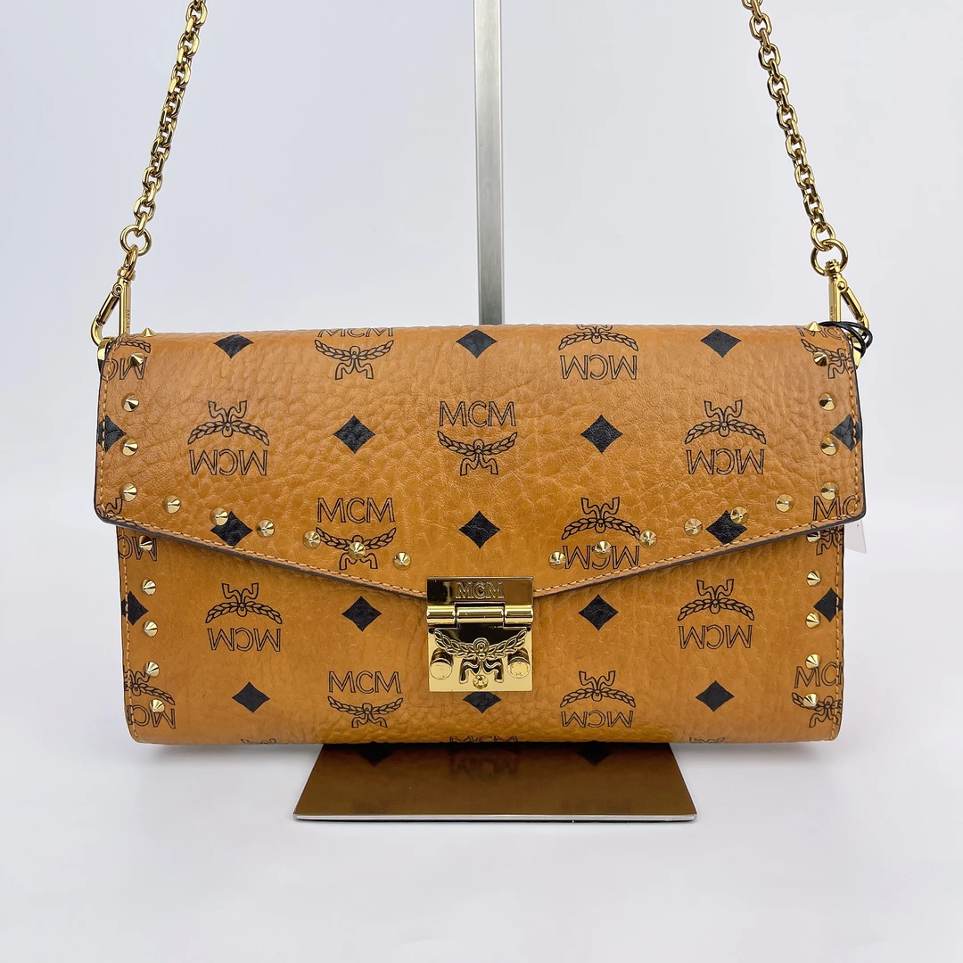 95新 MCM MCM 干邑色铆钉邮差链条包 底长23 N888