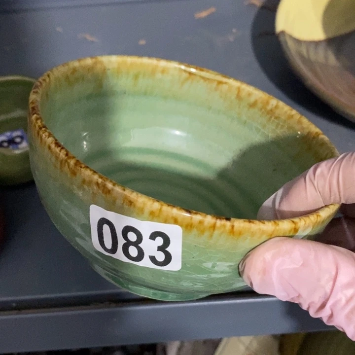 瓷片洒金绿釉碗微瑕疵口径12厘米