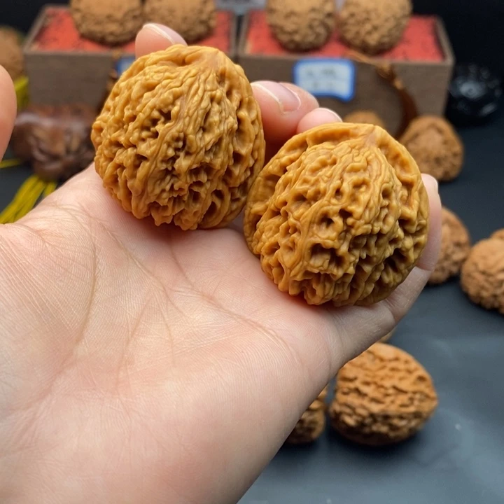 C***y把件文玩核桃同克重