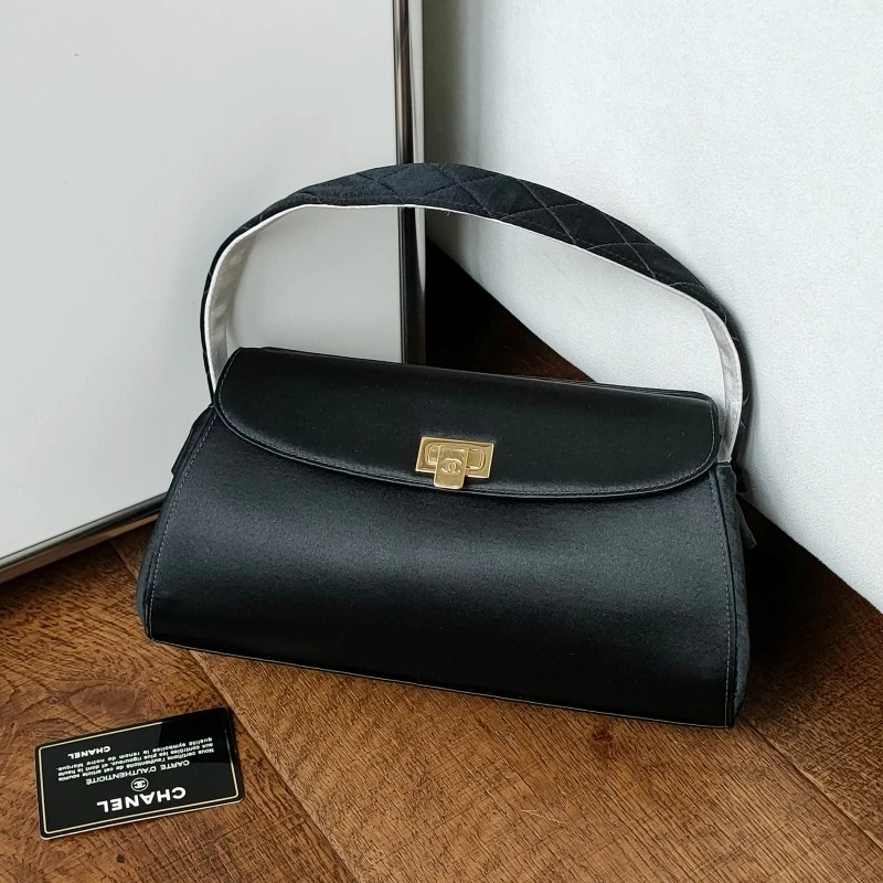 95新 Chanel/香奈儿 Azul-黑金缎面腋下晚宴包 50897