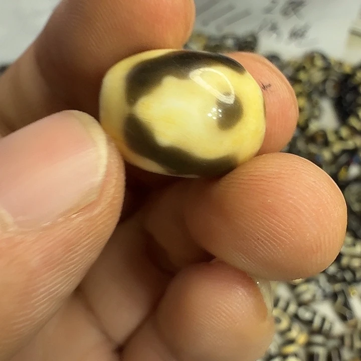 a***.玛瑙/玉髓合金颈饰