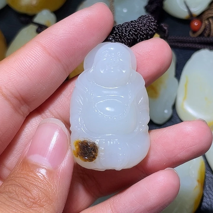 灯***处未镶嵌和田玉（糖玉）挂件