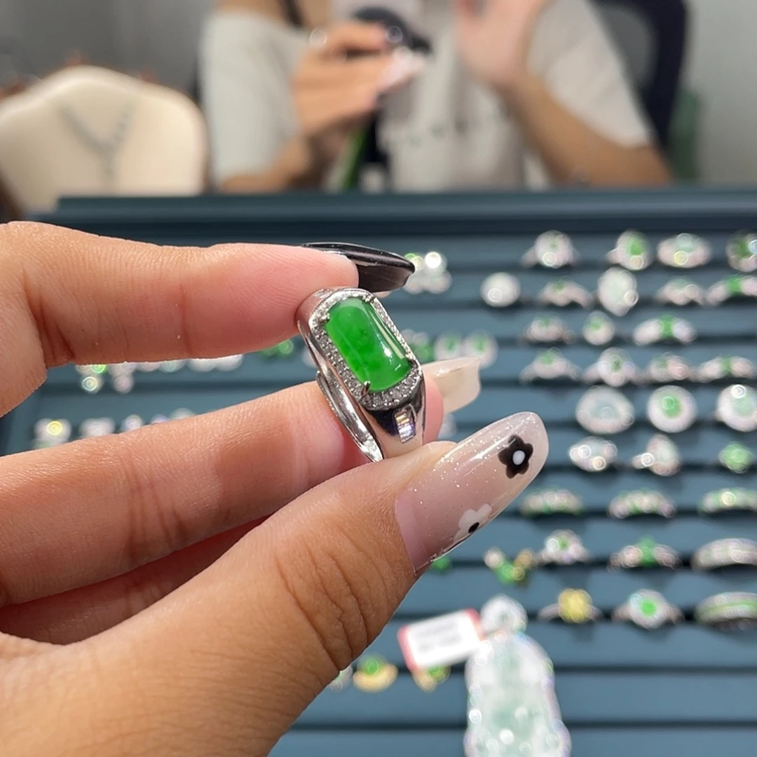 未镶嵌戒指翡翠戒指