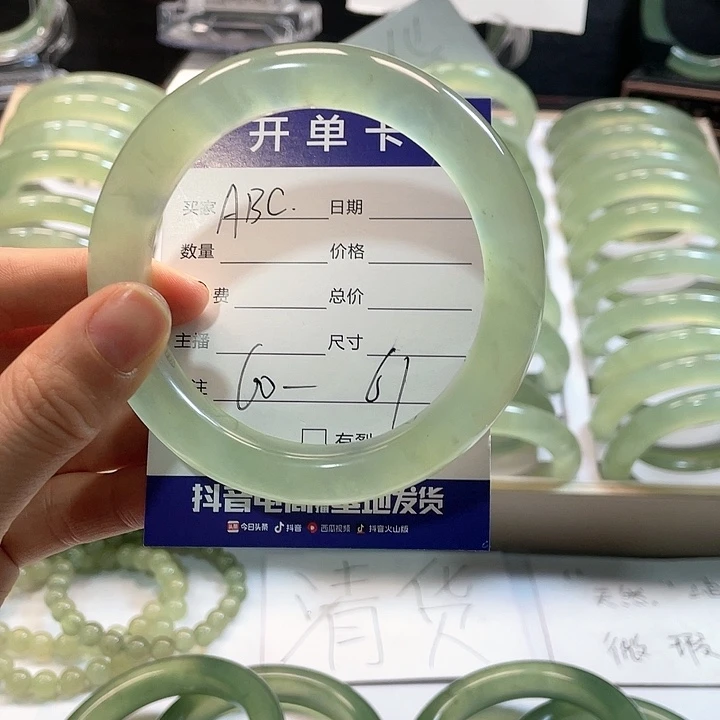 蛇纹石玉手镯未镶嵌淡****）