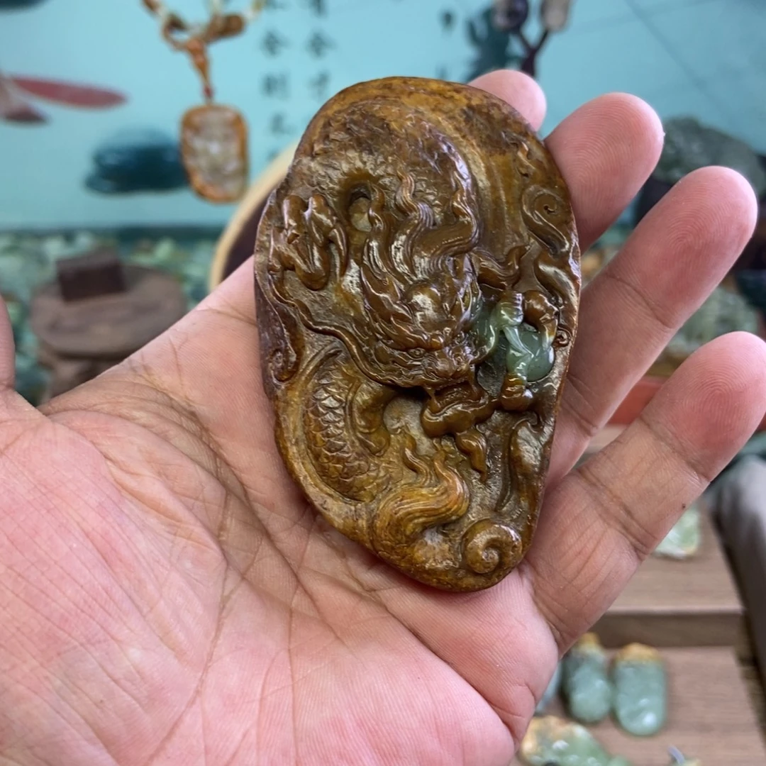 周***友未镶嵌岫岩河磨玉（透闪石质玉）把件