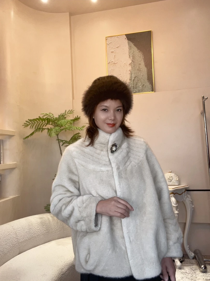 秋冬季新款休闲立领保暖时尚气质减龄暗扣款毛毛短外套8802