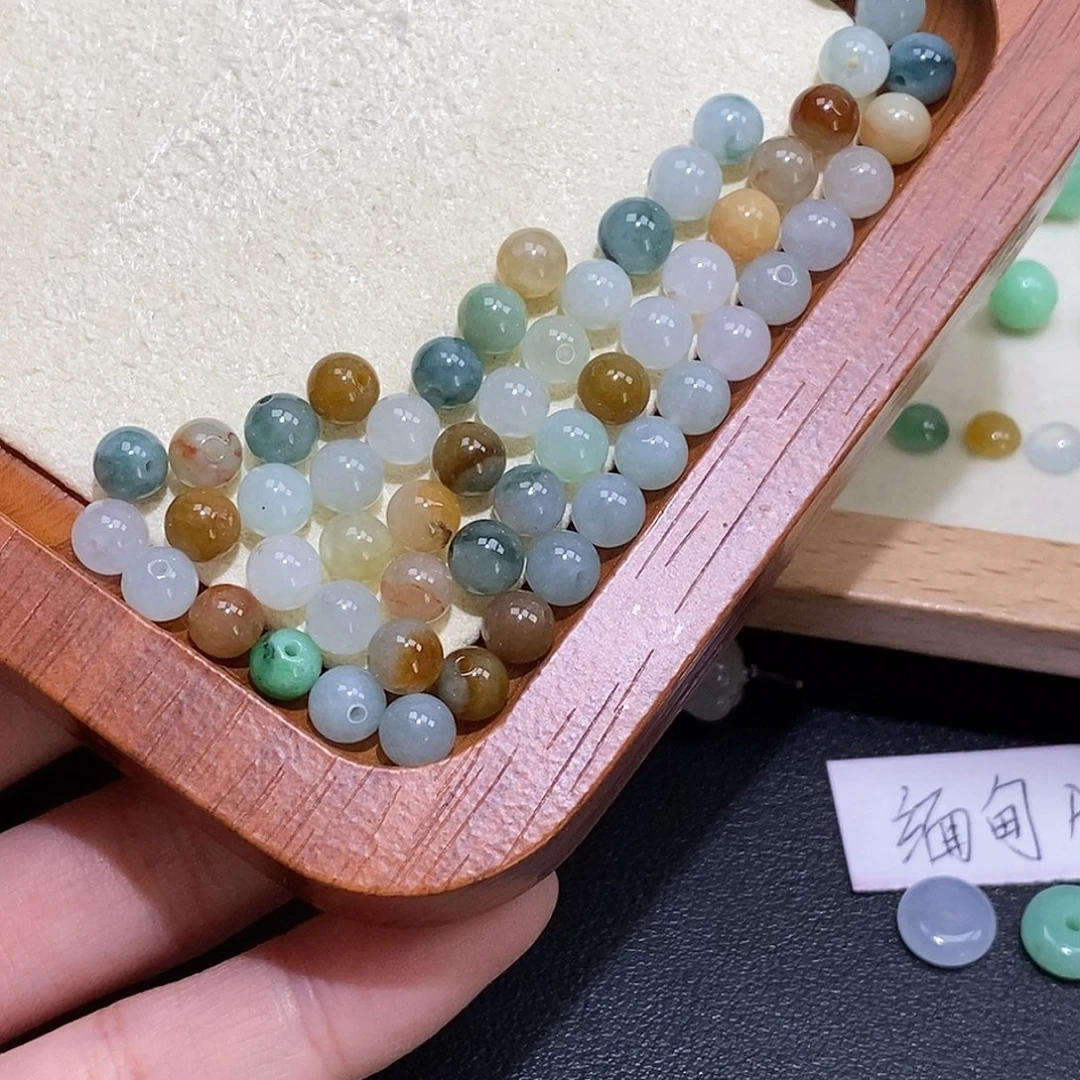 起***户翡翠未镶嵌颈饰0000000