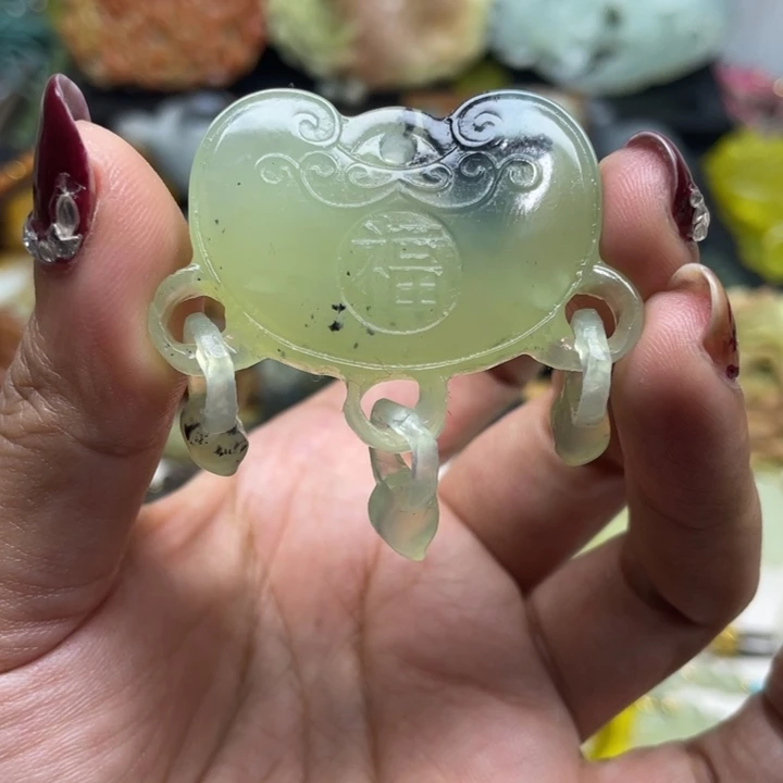 蛇纹石玉未镶嵌颈饰