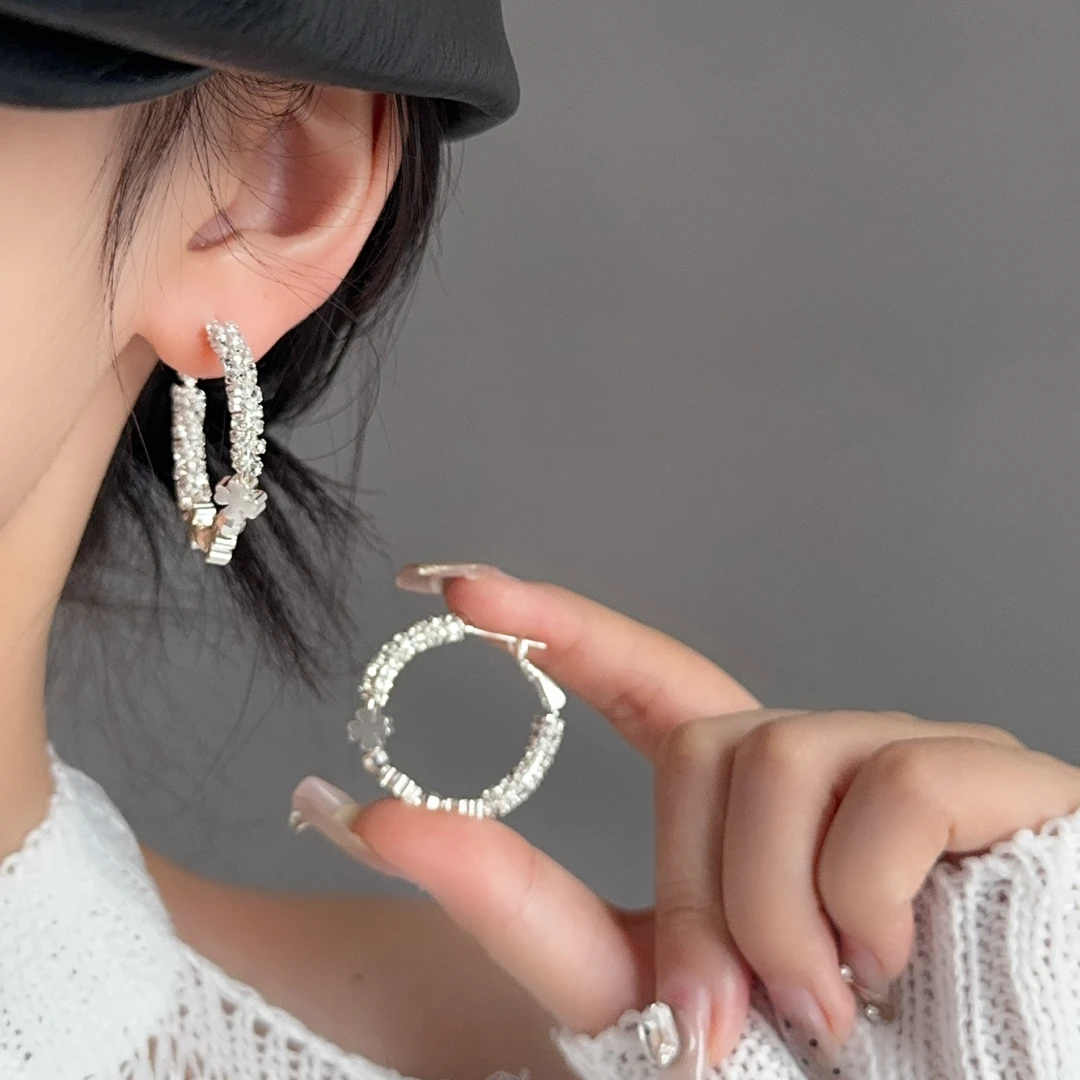 2025春夏新品耳饰 小众高级感碎银子拼接花花百搭耳环E1455