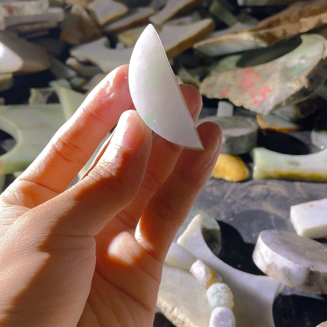 翡翠挂件未镶嵌定制翡翠毛料片料