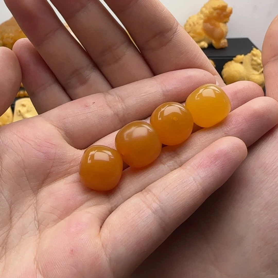 石英质玉未镶嵌颈饰《****》