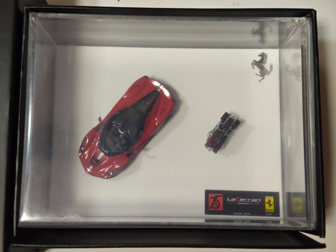 [猫兜]全新DMH 1/64法拉利 拉法标红发动机豪华版树脂车模28/80编