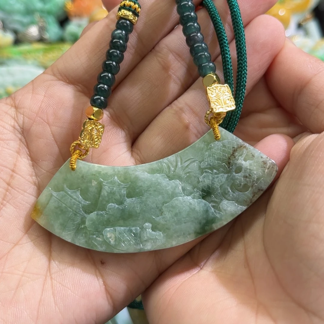 翡翠未镶嵌颈饰待编织