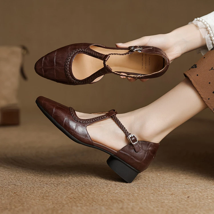 3公分春夏新款羊皮复古棕色软底包头凉鞋女高级小众罗马真皮单鞋