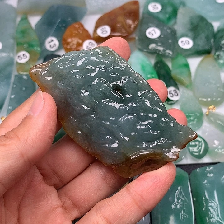 翡翠未镶嵌颈饰随型