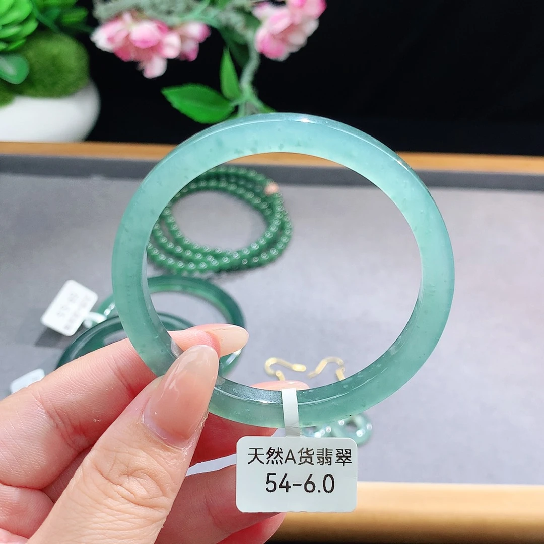未镶嵌手镯（圆镯）翡翠