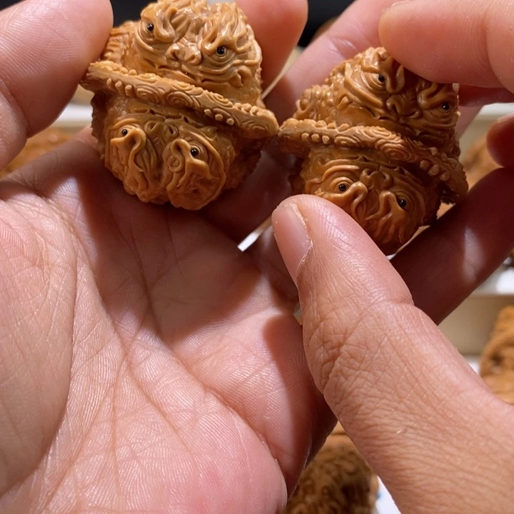 仙****把件文玩核桃纯手工雕刻文玩核桃