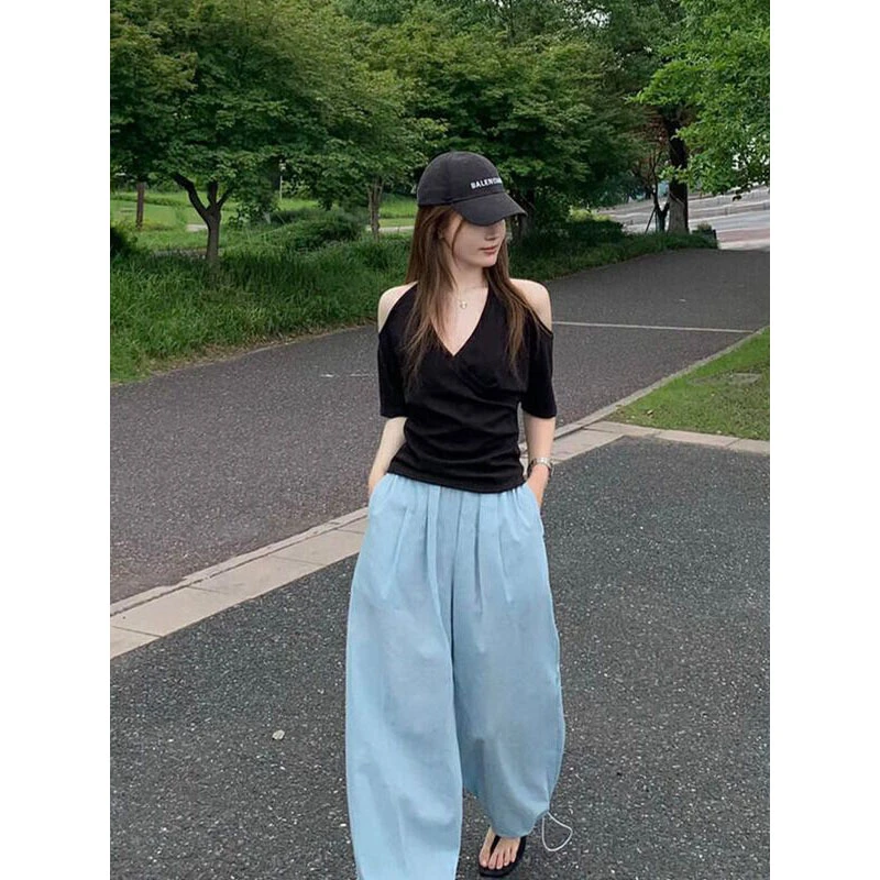 法式复古黑色挂脖露肩T恤女夏季新款收腰修身显瘦设计感通勤上衣