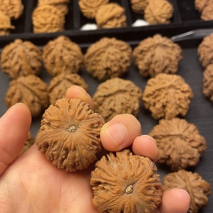 上***笑吊坠文玩核桃秦岭山脉和天山山脉