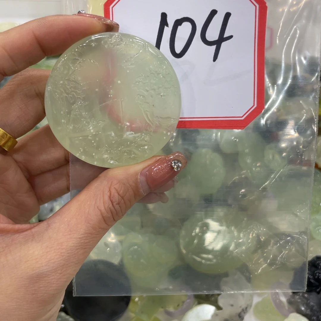 蛇纹石玉颈饰合金